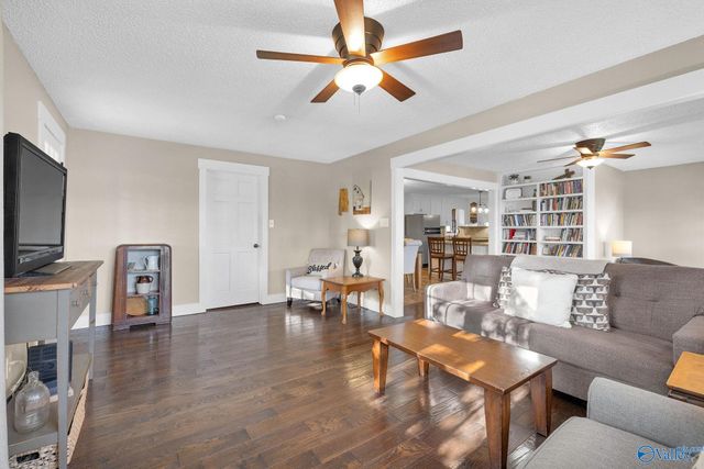 1209 Griffin Road NW, Hartselle, AL 35640