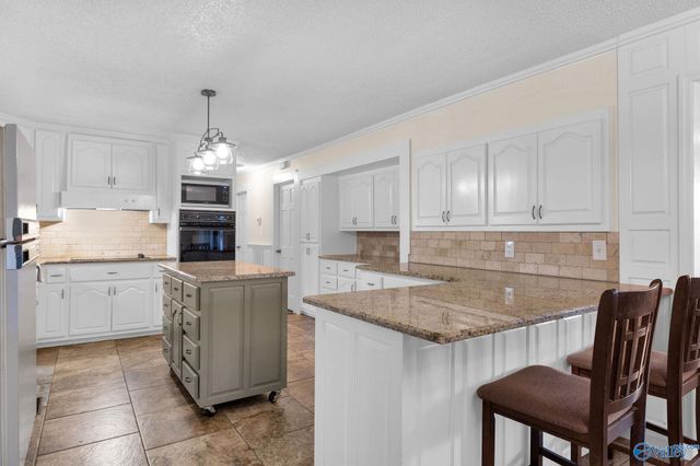 1209 Griffin Road NW, Hartselle, AL 35640