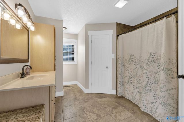 1209 Griffin Road NW, Hartselle, AL 35640