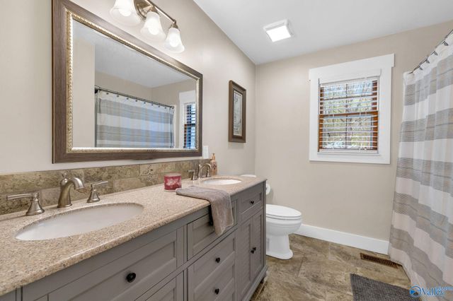 1209 Griffin Road NW, Hartselle, AL 35640