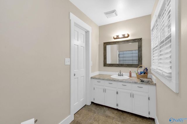 1209 Griffin Road NW, Hartselle, AL 35640