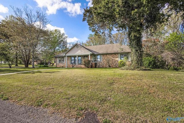 1209 Griffin Road NW, Hartselle, AL 35640