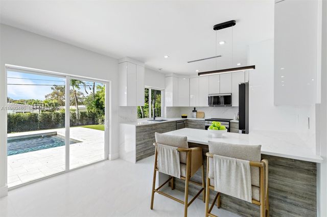 1840 NE 199th St, Miami, FL 33179