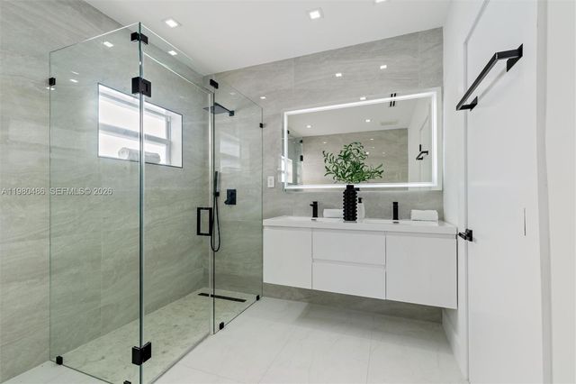 1840 NE 199th St, Miami, FL 33179