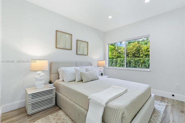 1840 NE 199th St, Miami, FL 33179