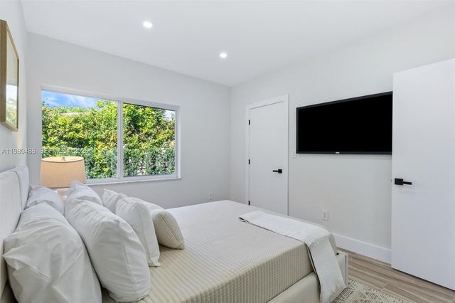 1840 NE 199th St, Miami, FL 33179