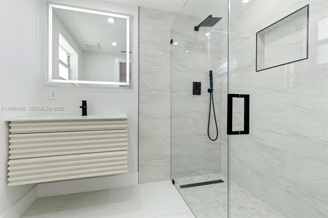 1840 NE 199th St, Miami, FL 33179