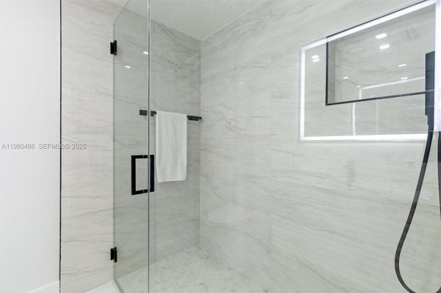 1840 NE 199th St, Miami, FL 33179