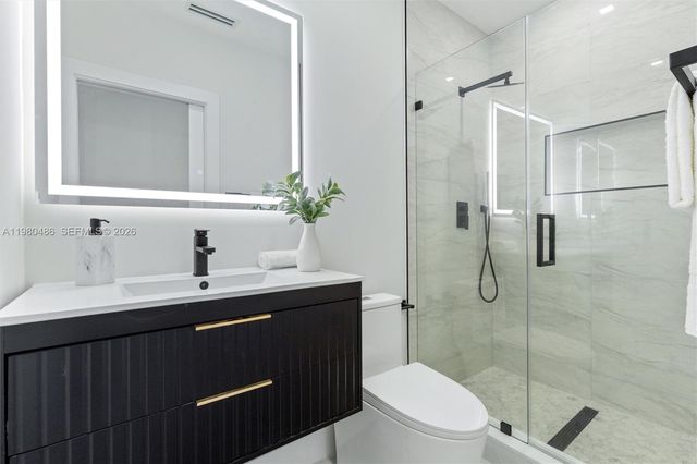 1840 NE 199th St, Miami, FL 33179