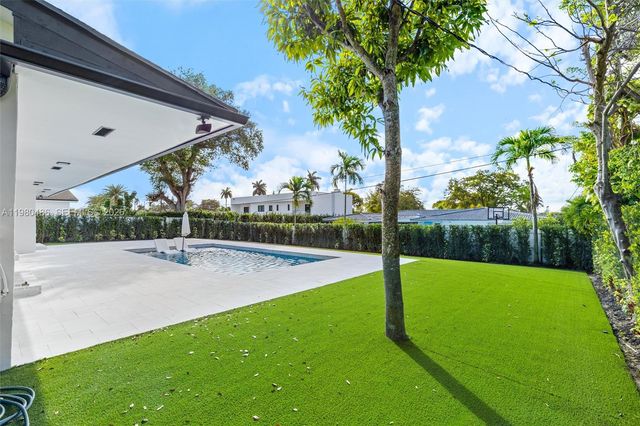 1840 NE 199th St, Miami, FL 33179