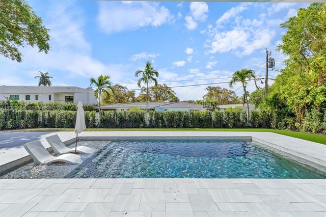 1840 NE 199th St, Miami, FL 33179