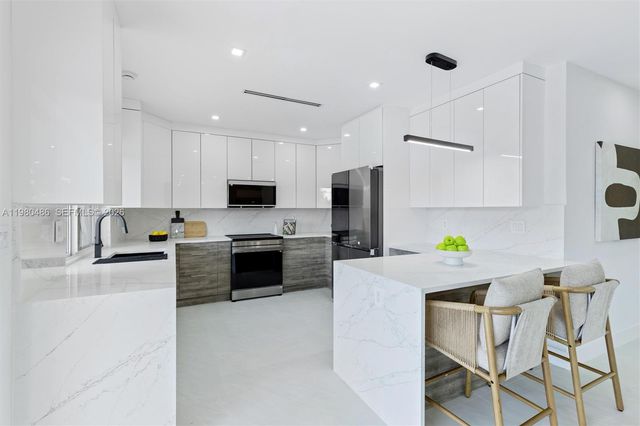 1840 NE 199th St, Miami, FL 33179