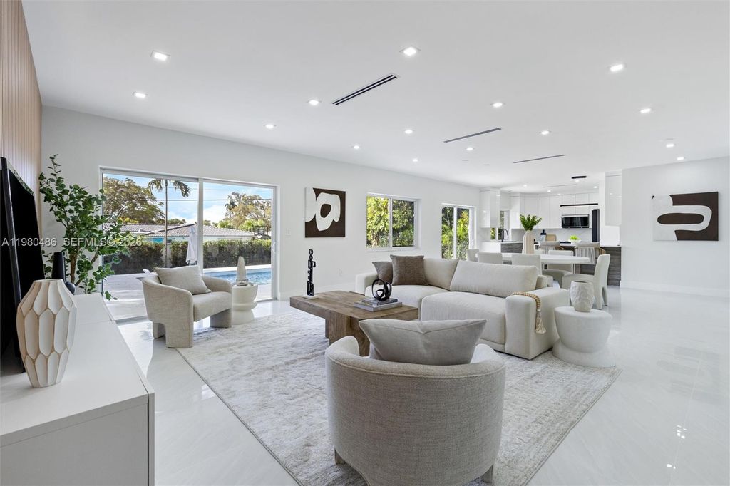 1840 NE 199th St, Miami, FL 33179