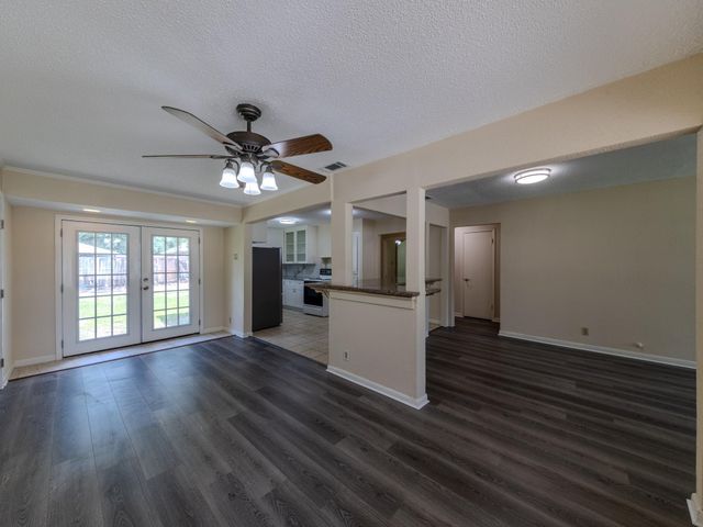 4710 Glenmont Street, Bellaire, TX 77401