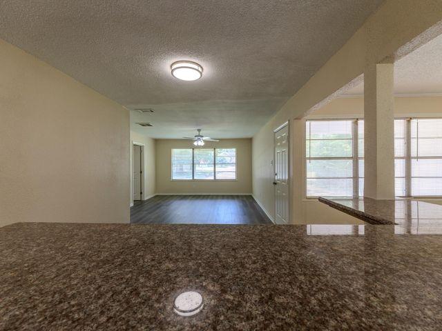 4710 Glenmont Street, Bellaire, TX 77401