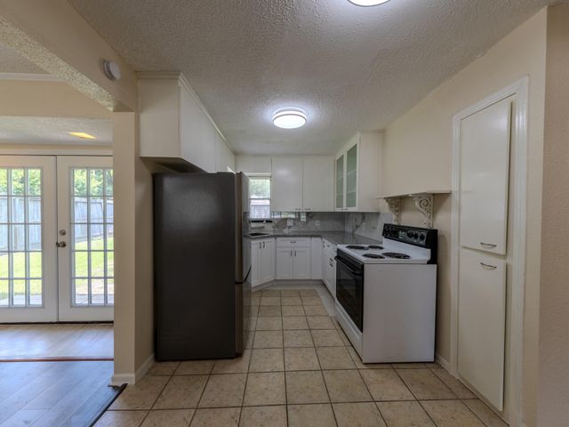 4710 Glenmont Street, Bellaire, TX 77401