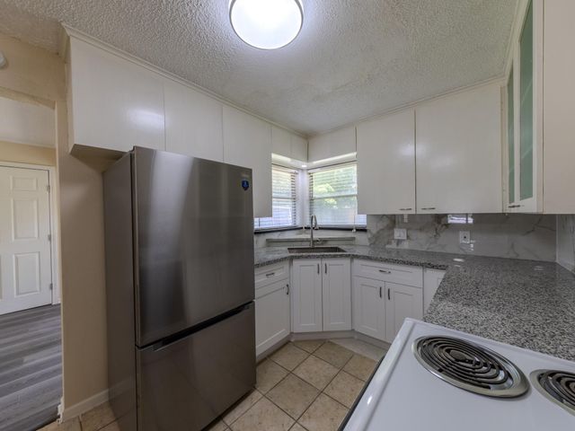 4710 Glenmont Street, Bellaire, TX 77401