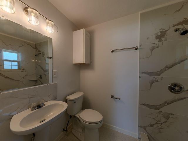 4710 Glenmont Street, Bellaire, TX 77401