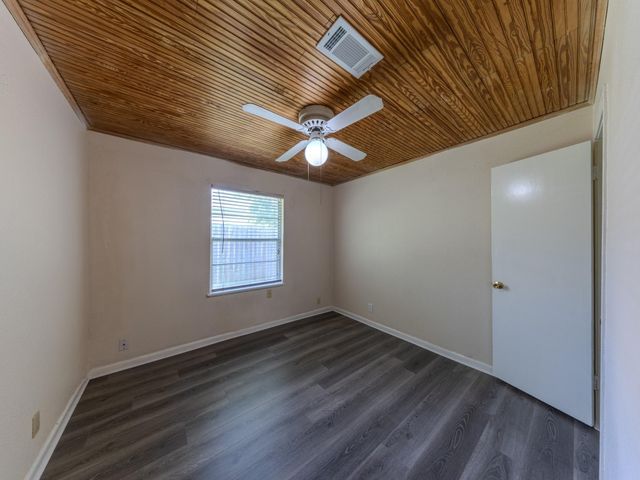 4710 Glenmont Street, Bellaire, TX 77401