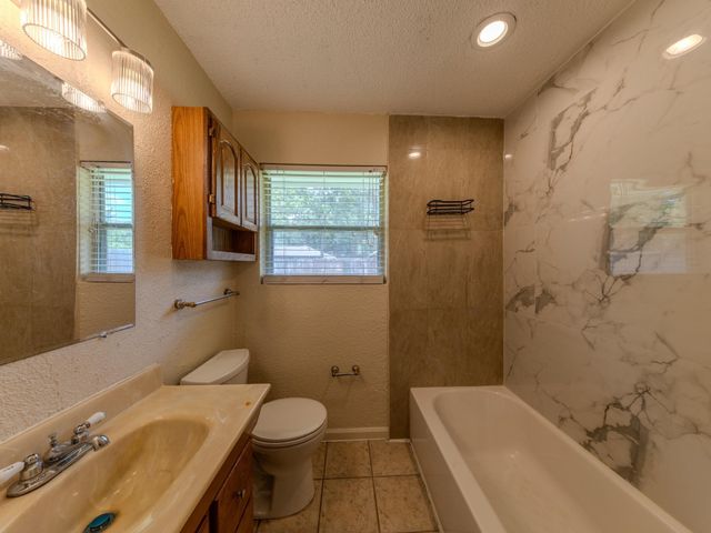 4710 Glenmont Street, Bellaire, TX 77401