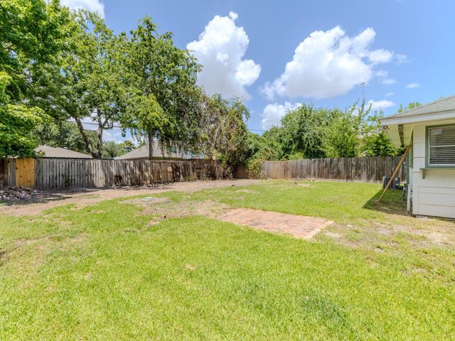 4710 Glenmont Street, Bellaire, TX 77401