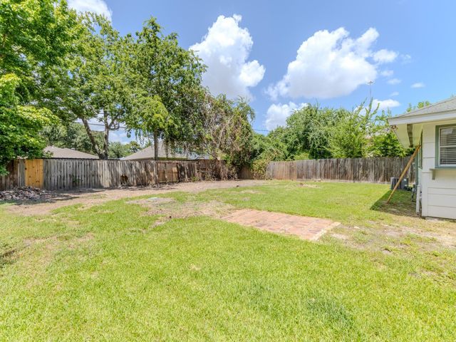 4710 Glenmont Street, Bellaire, TX 77401