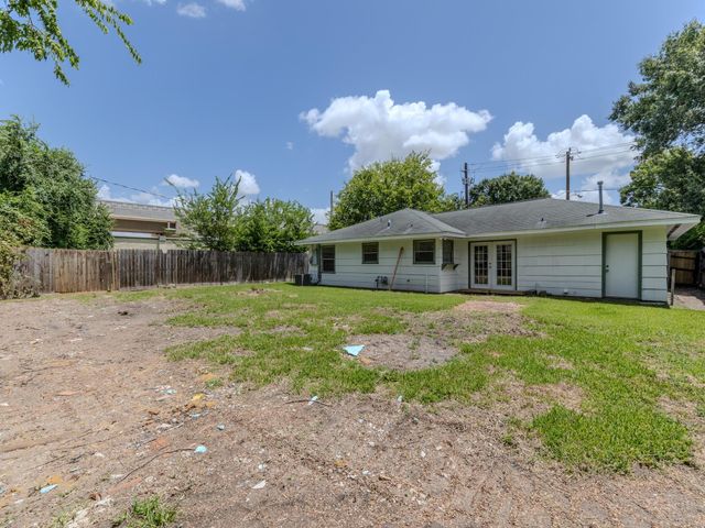 4710 Glenmont Street, Bellaire, TX 77401