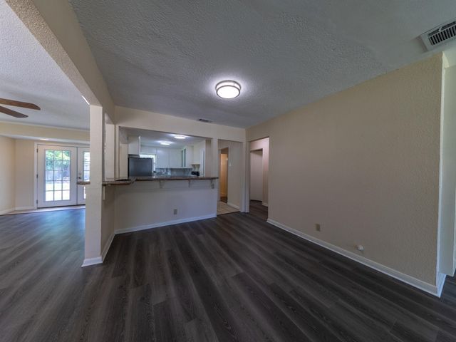 4710 Glenmont Street, Bellaire, TX 77401