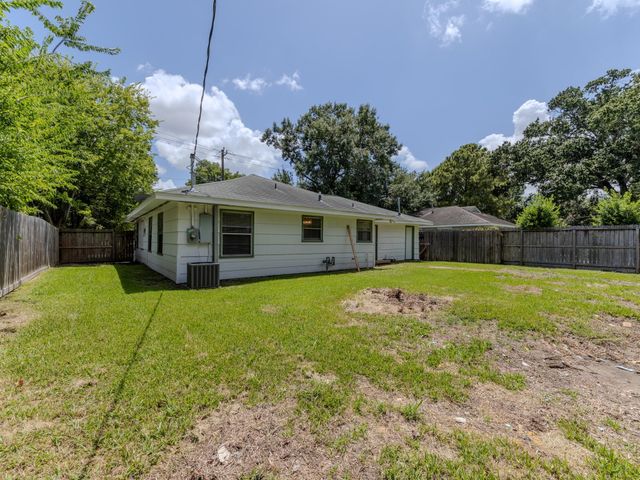4710 Glenmont Street, Bellaire, TX 77401
