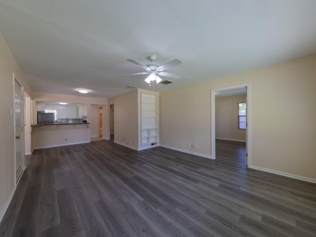 4710 Glenmont Street, Bellaire, TX 77401