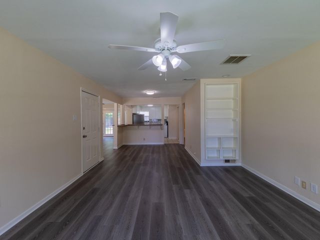 4710 Glenmont Street, Bellaire, TX 77401