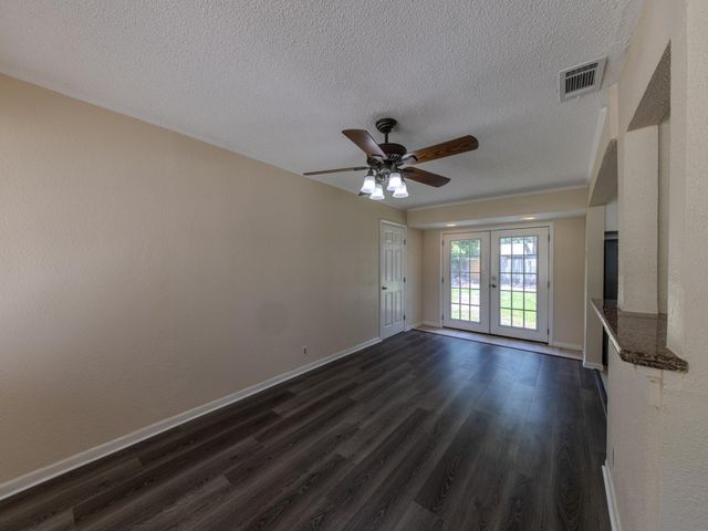 4710 Glenmont Street, Bellaire, TX 77401