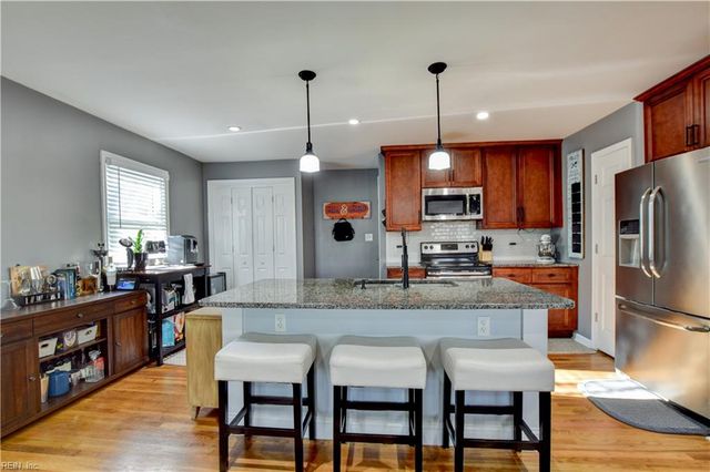 26 Meadow Creek DR, Newport News, VA 23608