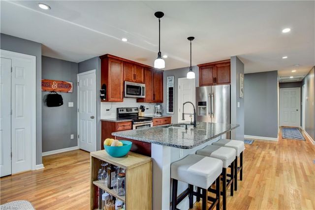 26 Meadow Creek DR, Newport News, VA 23608