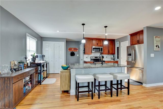 26 Meadow Creek DR, Newport News, VA 23608