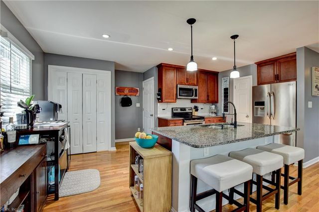 26 Meadow Creek DR, Newport News, VA 23608