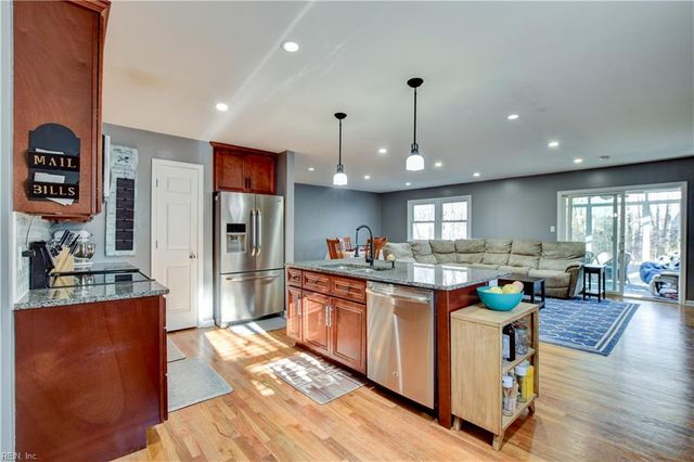 26 Meadow Creek DR, Newport News, VA 23608