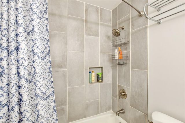 26 Meadow Creek DR, Newport News, VA 23608