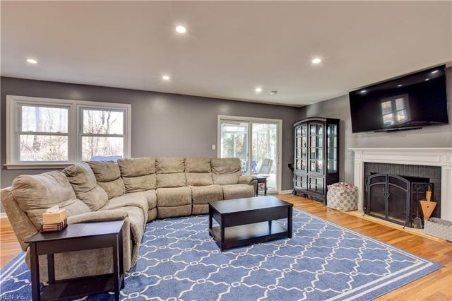 26 Meadow Creek DR, Newport News, VA 23608