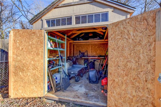 26 Meadow Creek DR, Newport News, VA 23608