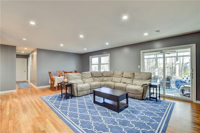 26 Meadow Creek DR, Newport News, VA 23608