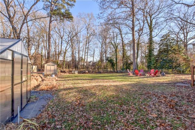 26 Meadow Creek DR, Newport News, VA 23608