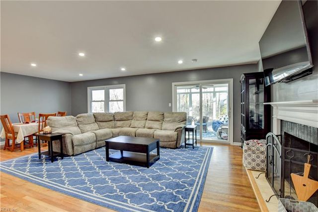 26 Meadow Creek DR, Newport News, VA 23608