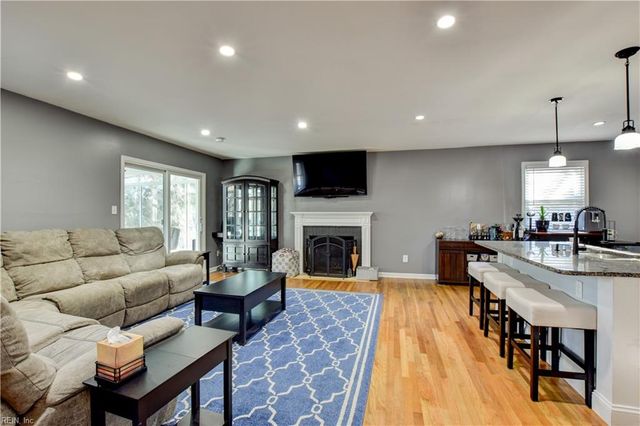 26 Meadow Creek DR, Newport News, VA 23608