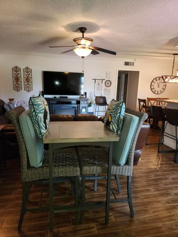 101 Country Lane, Boynton Beach, FL 33435