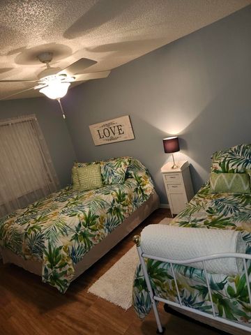 101 Country Lane, Boynton Beach, FL 33435