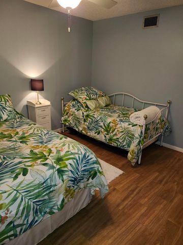 101 Country Lane, Boynton Beach, FL 33435