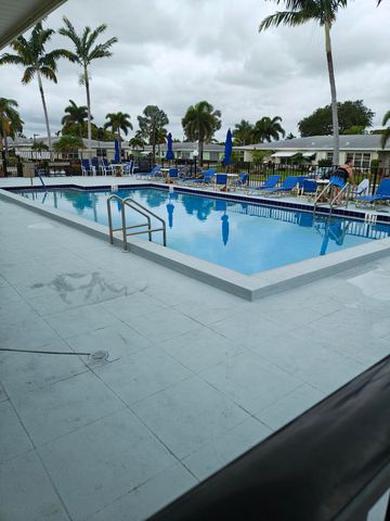 101 Country Lane, Boynton Beach, FL 33435