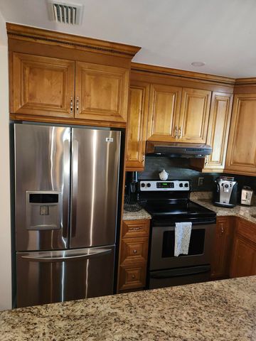 101 Country Lane, Boynton Beach, FL 33435