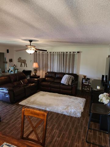 101 Country Lane, Boynton Beach, FL 33435